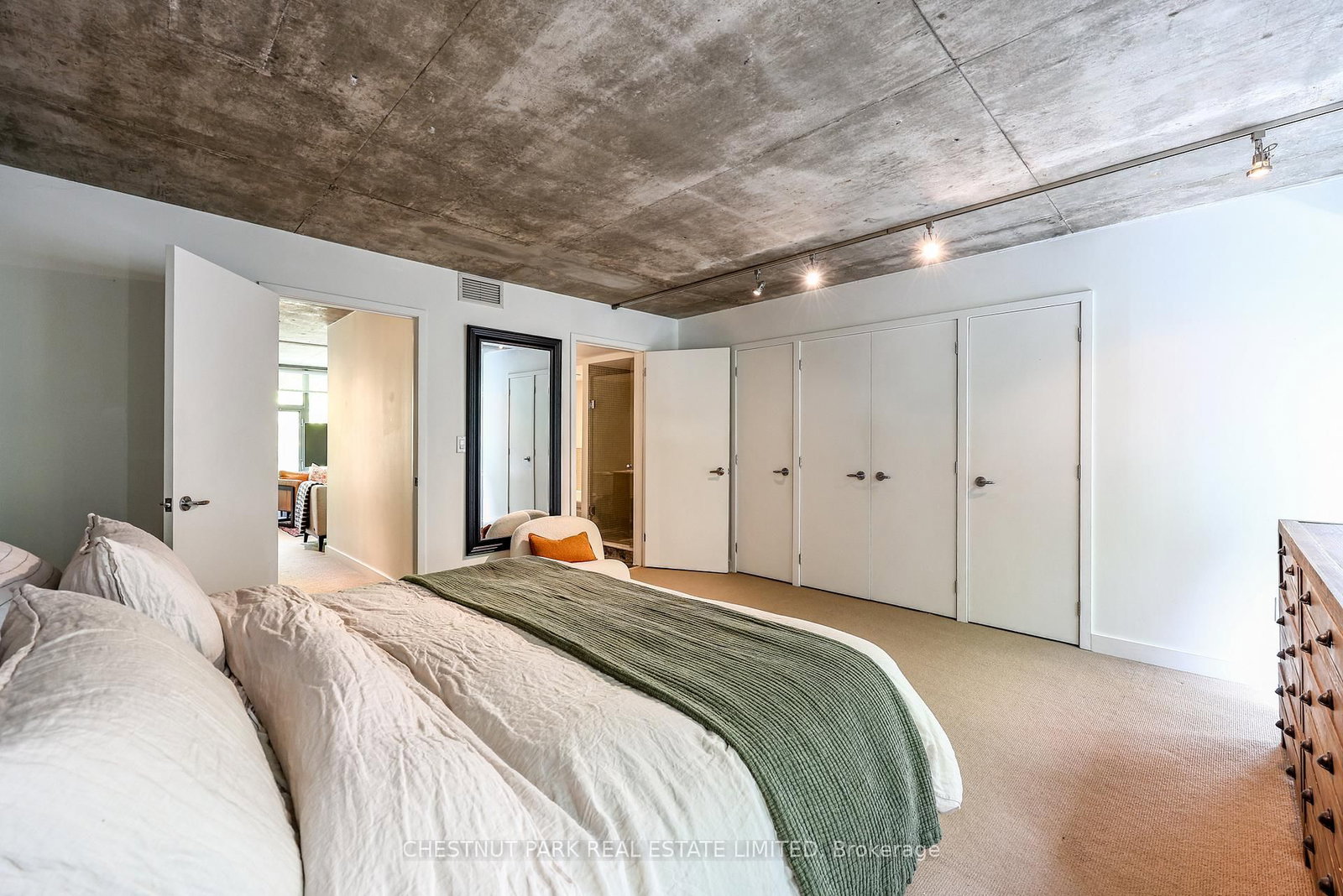 271 Mutual Street • Toronto, ON photo 15