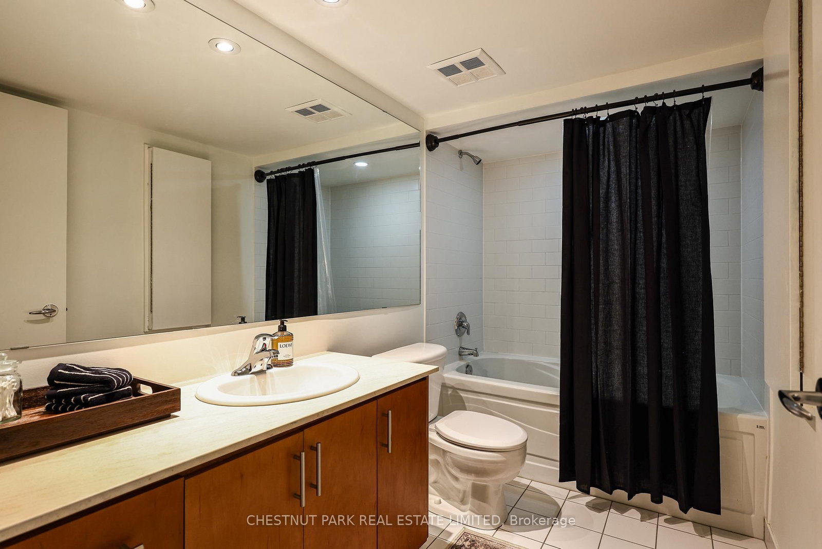 271 Mutual Street • Toronto, ON photo 22