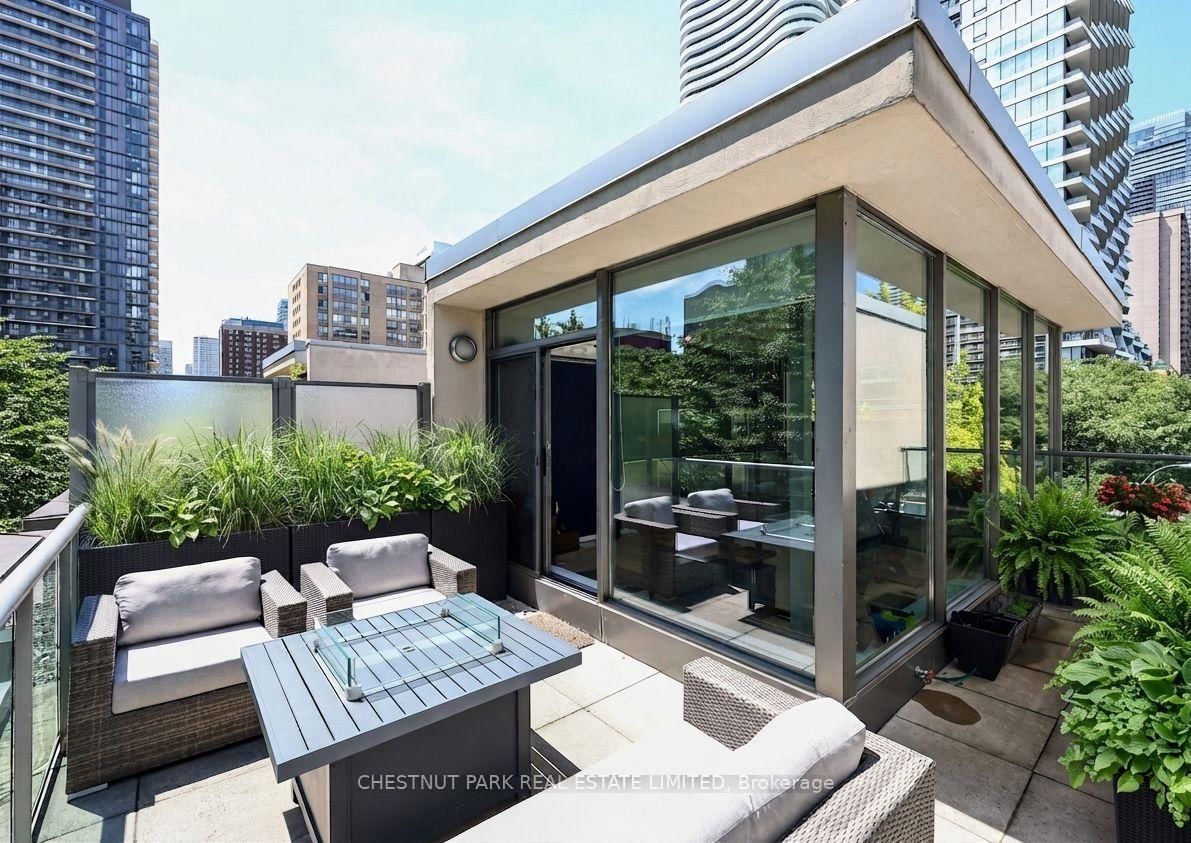 271 Mutual Street • Toronto, ON photo 26
