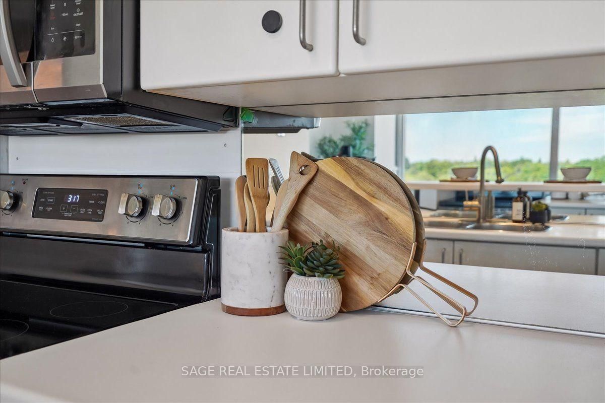 97 Lawton Boulevard • #901 • Toronto, ON photo 21