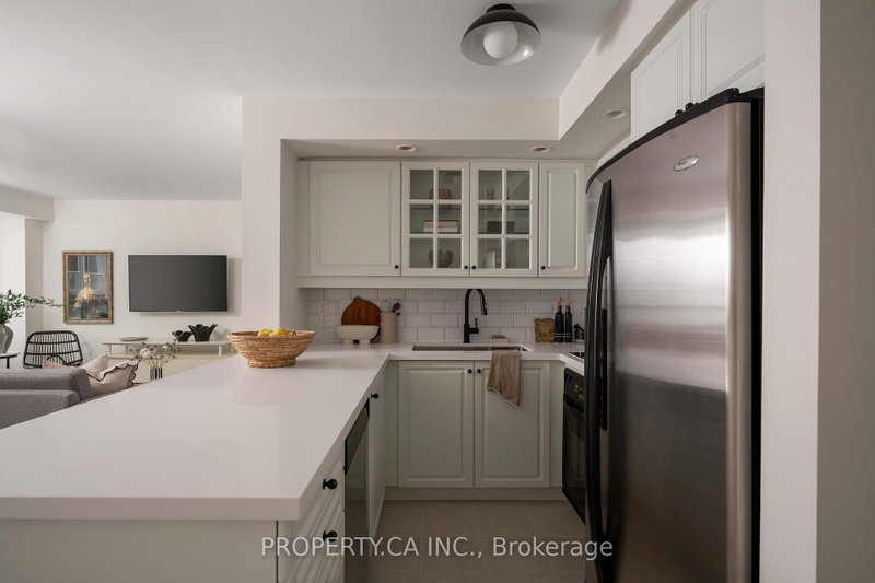 #919 - 140 Simcoe Street