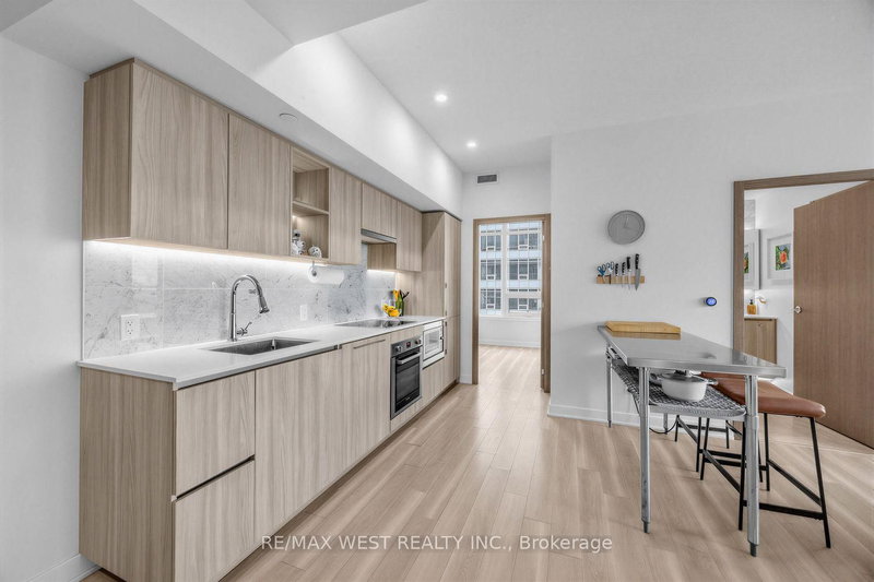 3806 - 17 Bathurst Street