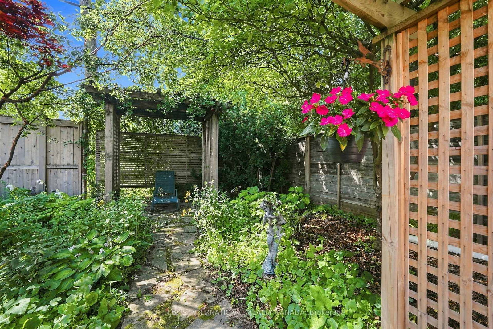 356 Howland Avenue • Toronto, ON photo 23