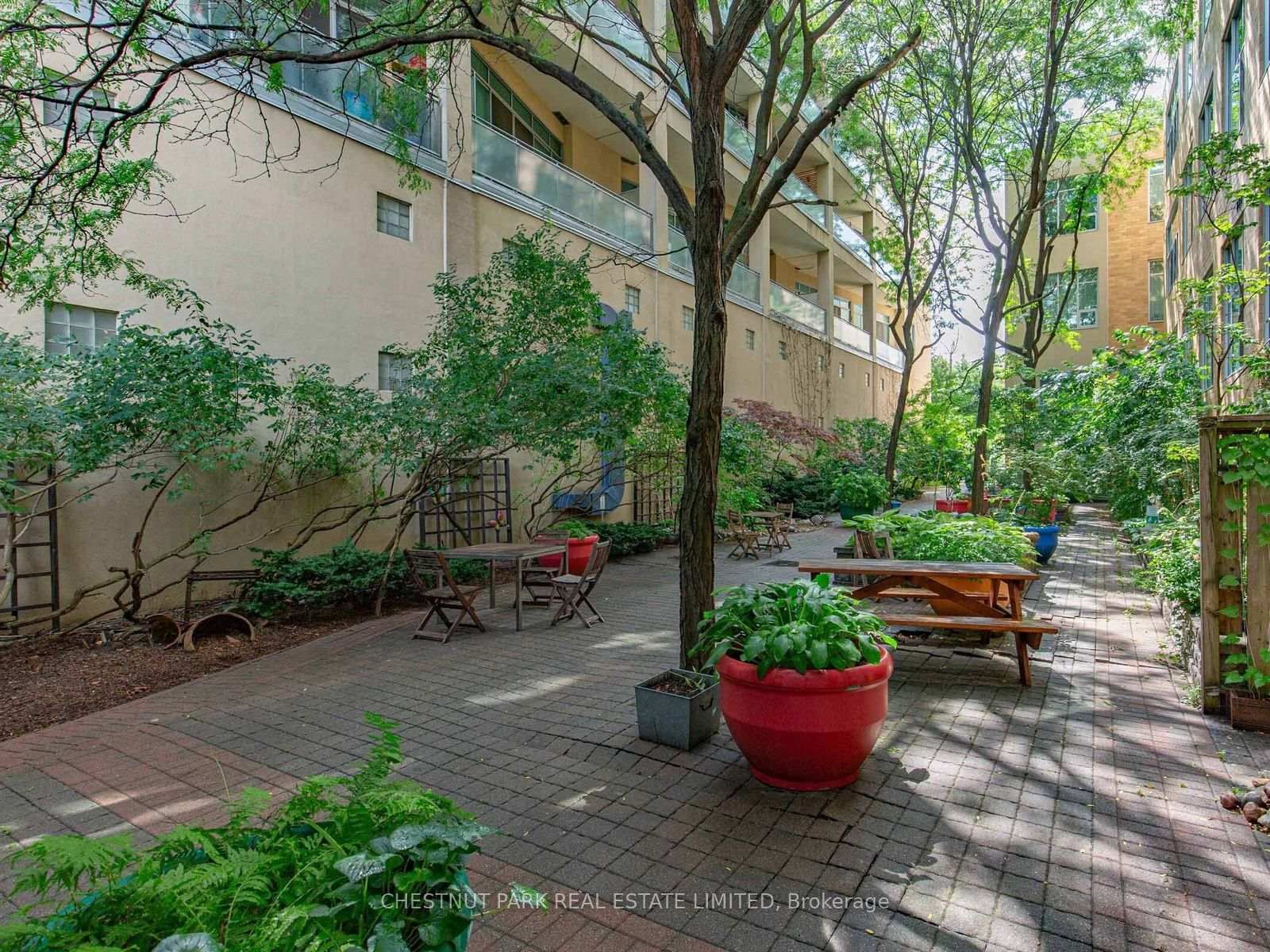 160 Baldwin Street • #409 • Toronto, ON photo 24