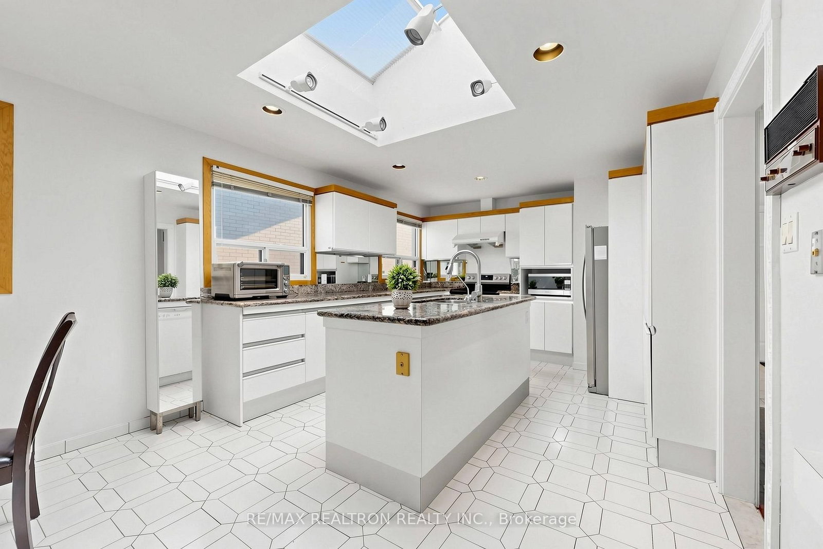 123 Francine Drive • Toronto, ON photo 10