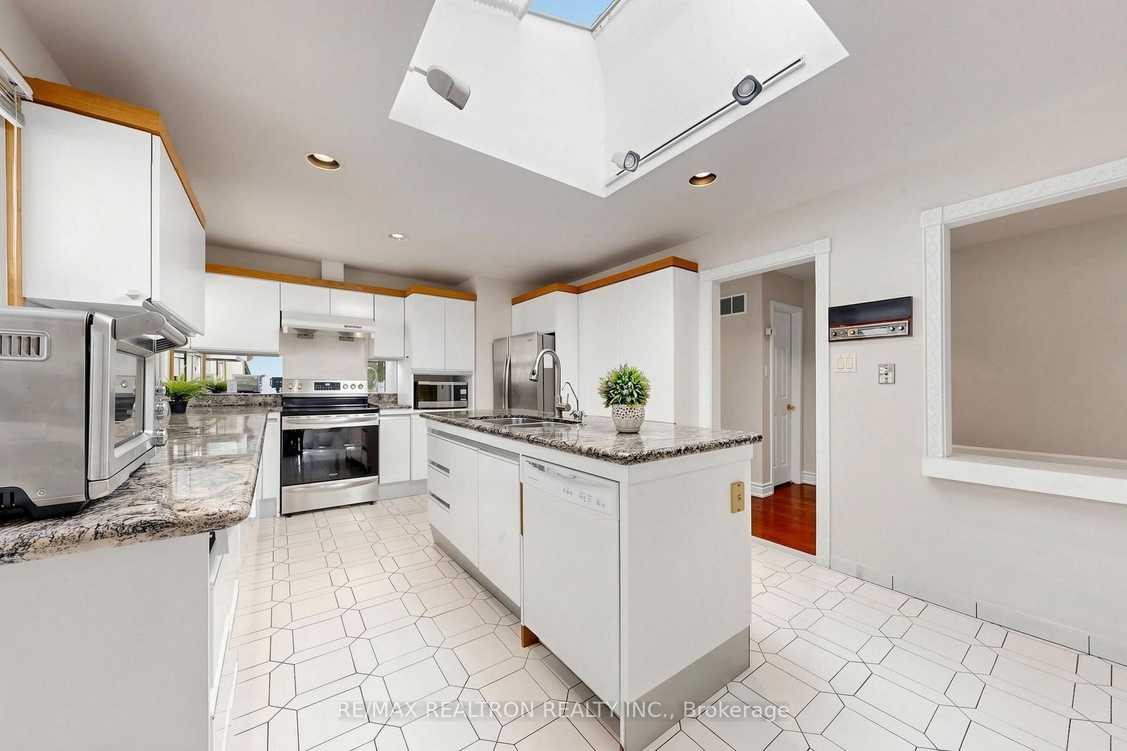 123 Francine Drive • Toronto, ON photo 11