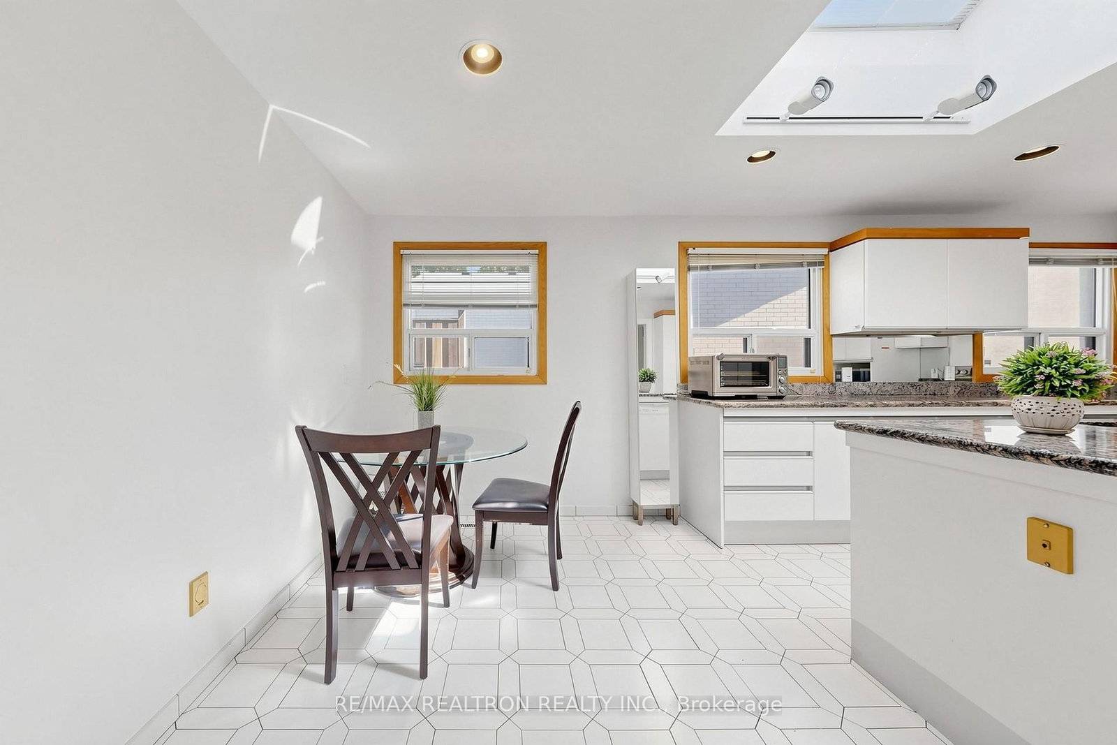123 Francine Drive • Toronto, ON photo 13