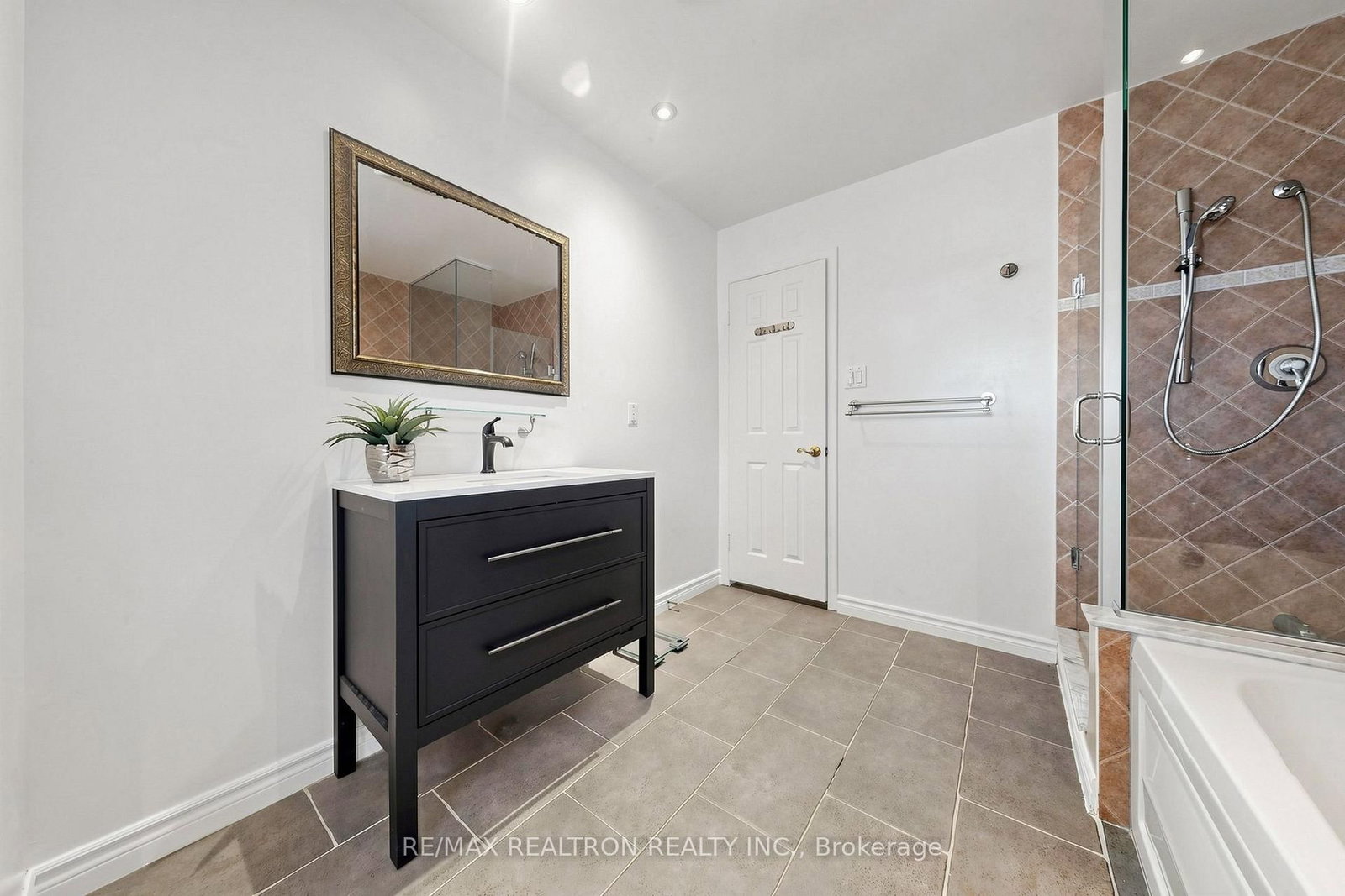 123 Francine Drive • Toronto, ON photo 16