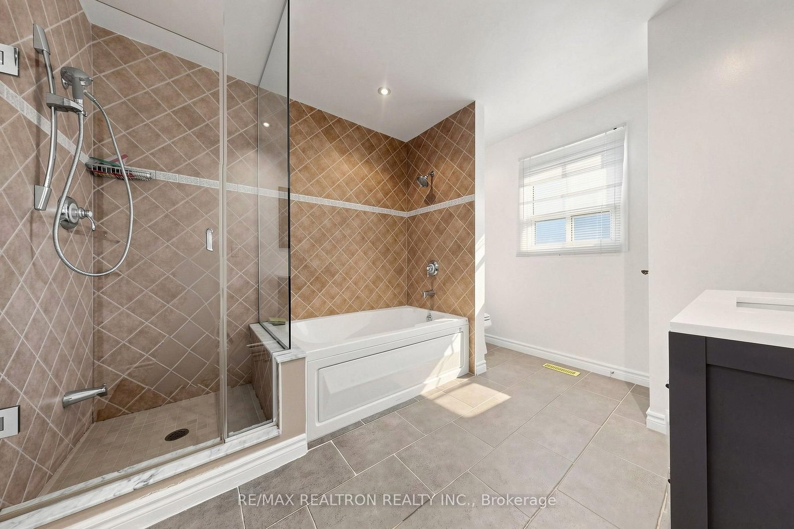 123 Francine Drive • Toronto, ON photo 17