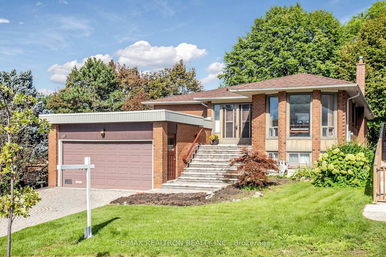 123 Francine Drive • Toronto, ON photo 2