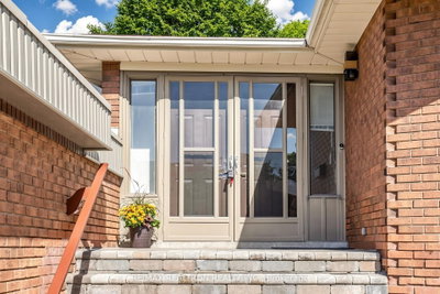 123 Francine Drive • Toronto, ON photo 3