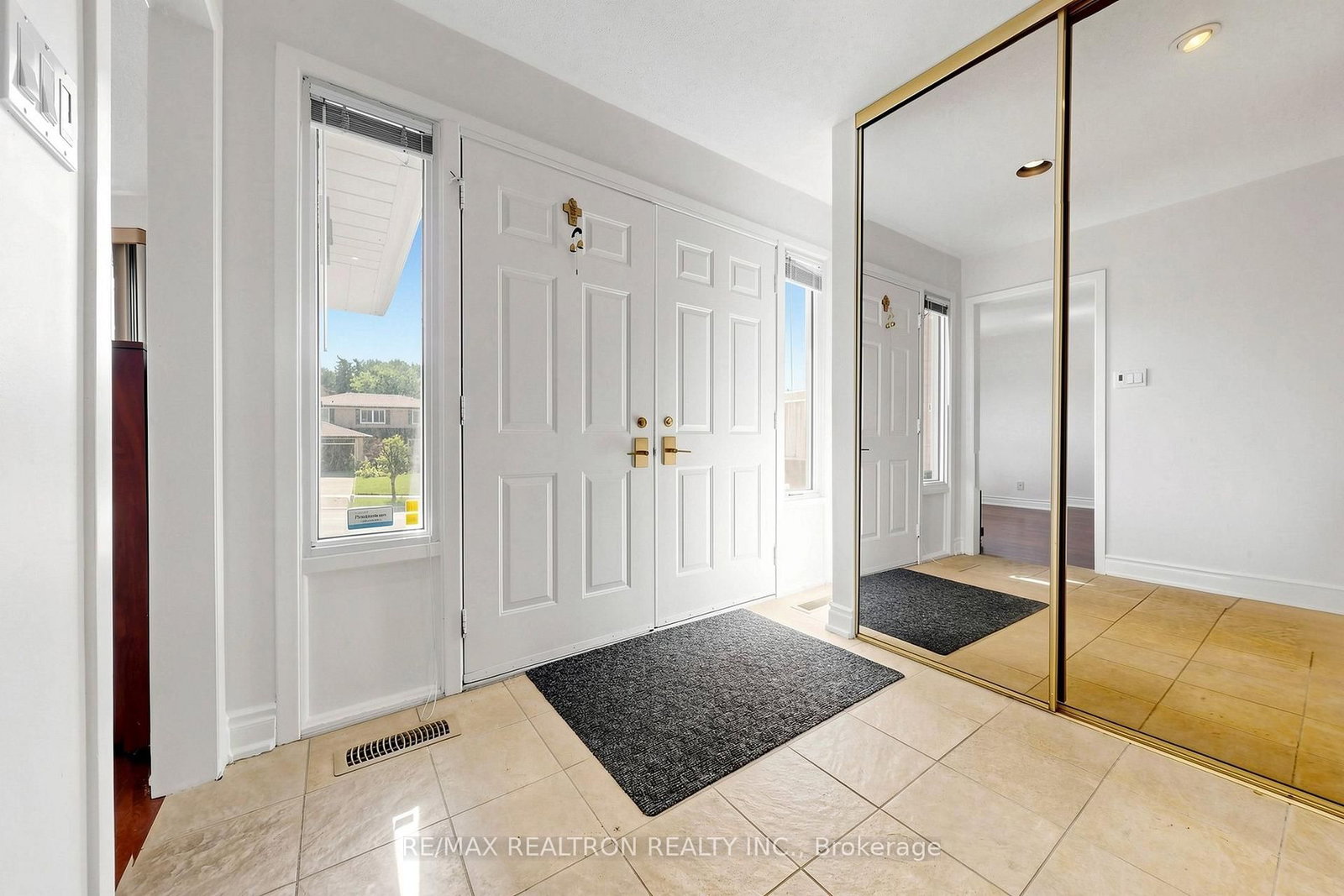 123 Francine Drive • Toronto, ON photo 4