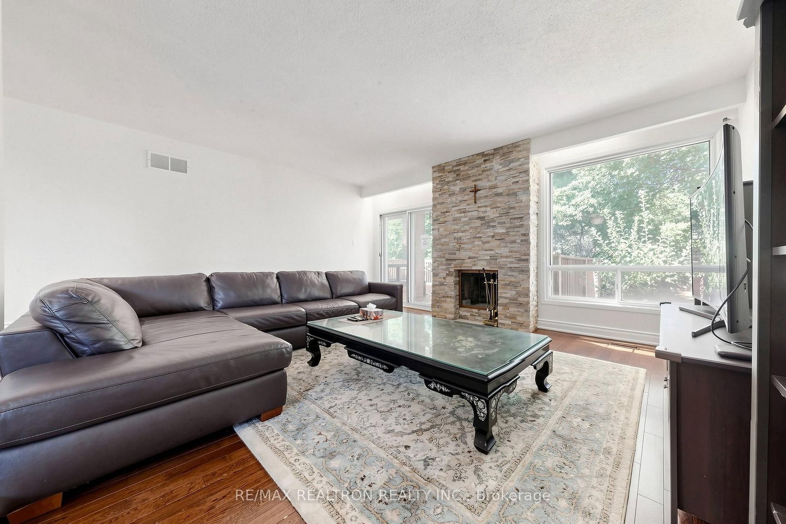 123 Francine Drive • Toronto, ON photo 7