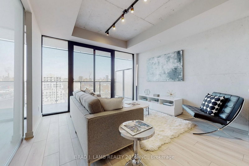 1601 - 458 Richmond Street W