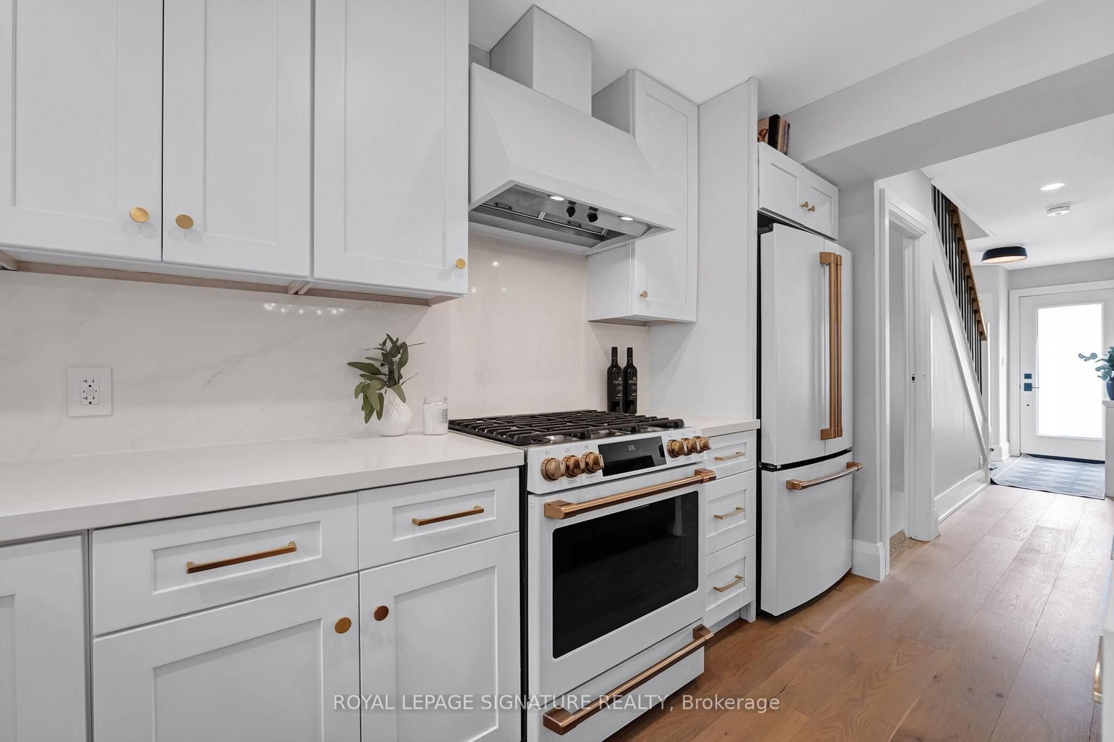 124 Donlea Drive • Toronto, ON photo 10