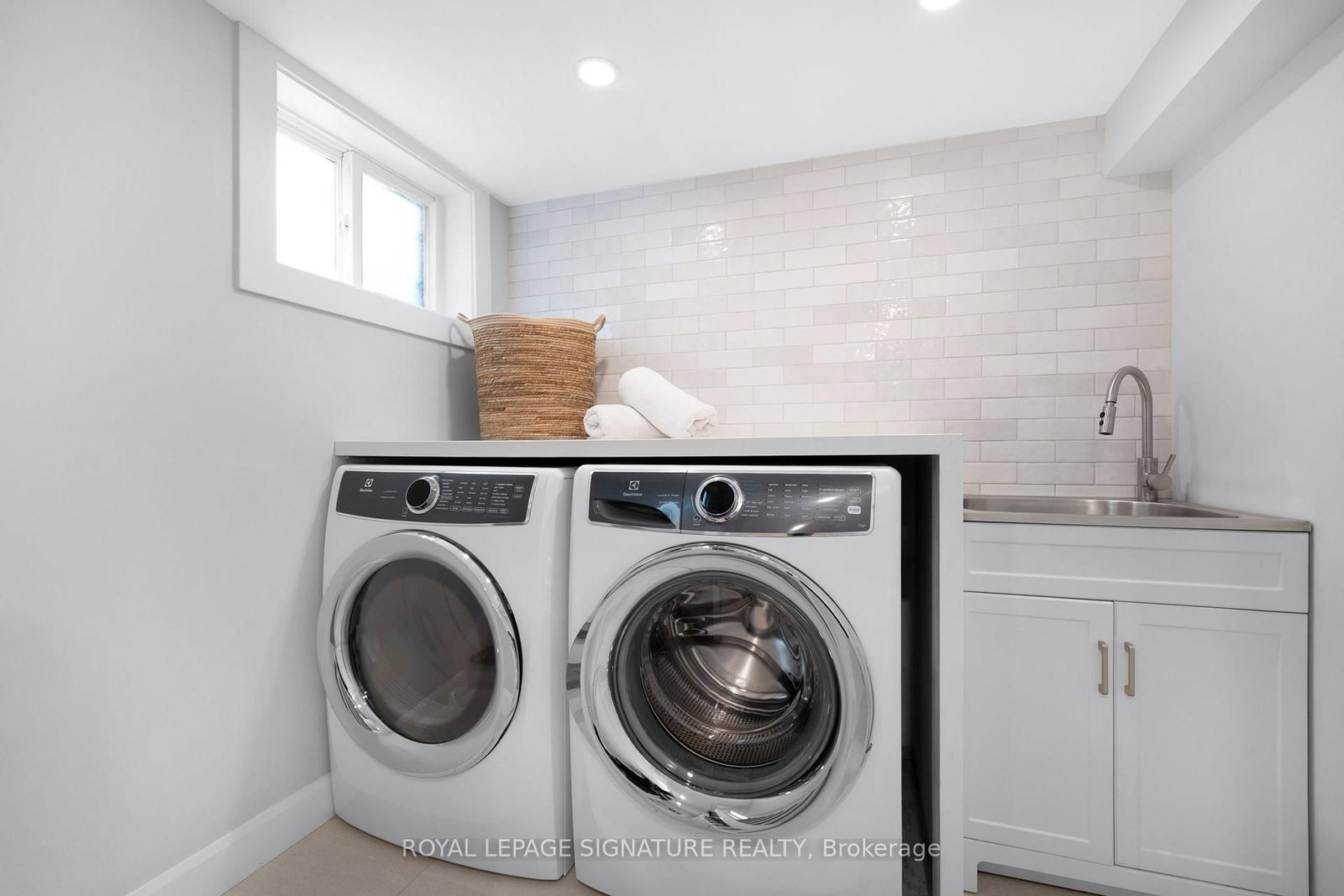 124 Donlea Drive • Toronto, ON photo 32