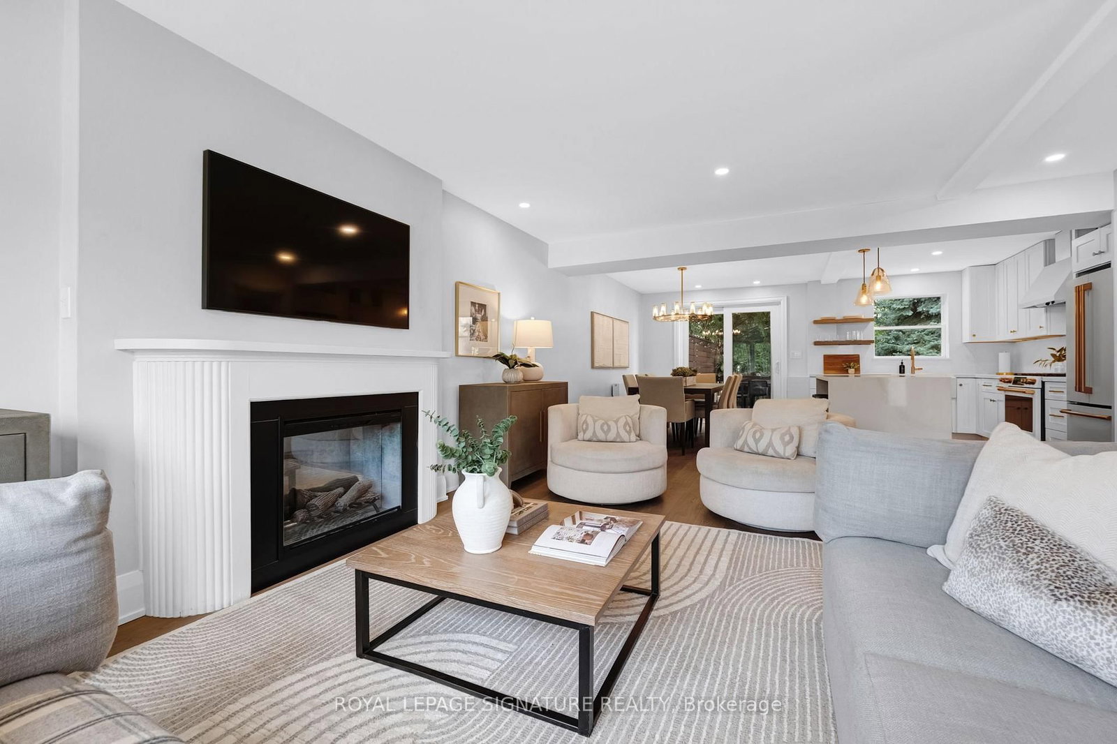 124 Donlea Drive • Toronto, ON photo 6