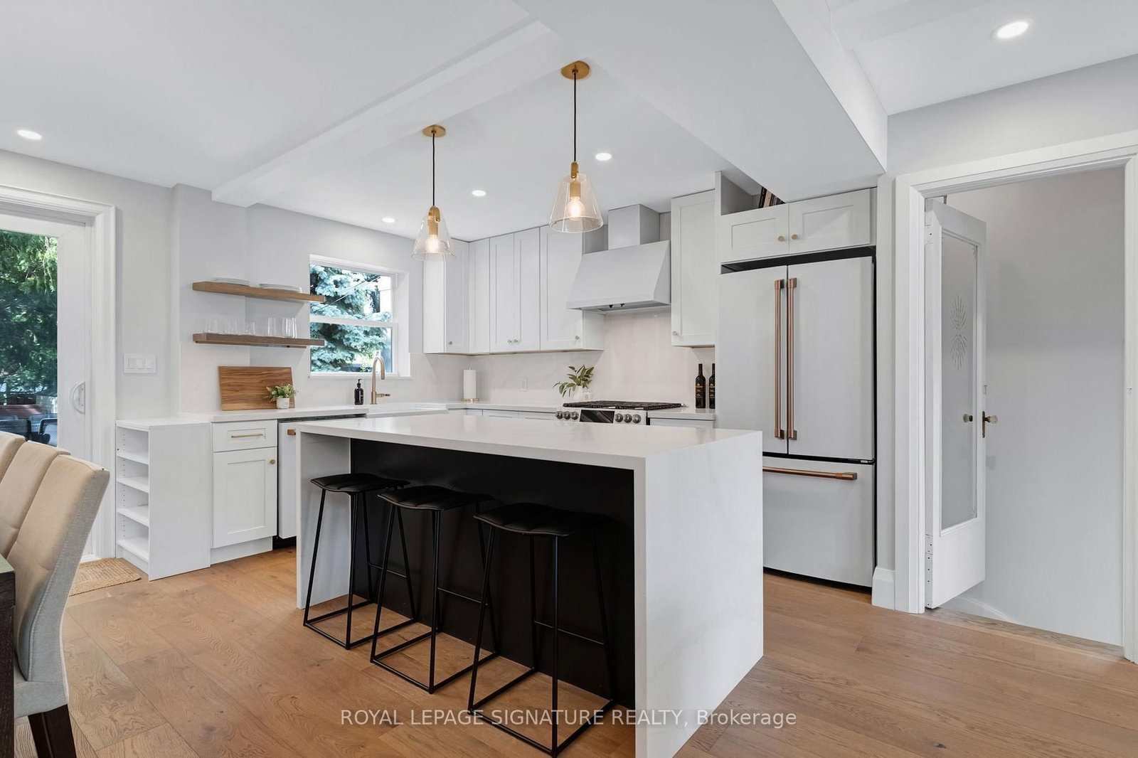 124 Donlea Drive • Toronto, ON photo 8