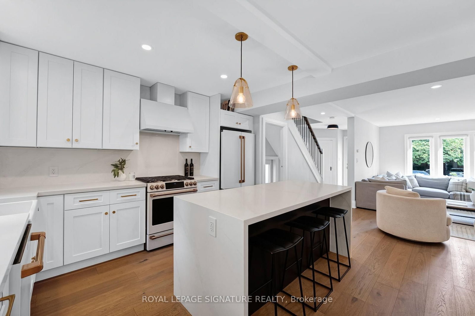 124 Donlea Drive • Toronto, ON photo 9