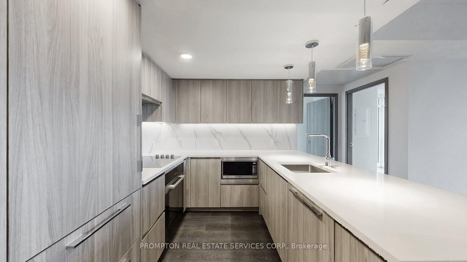 3 Concord Cityplace Way • #7007 • Toronto, ON photo 5