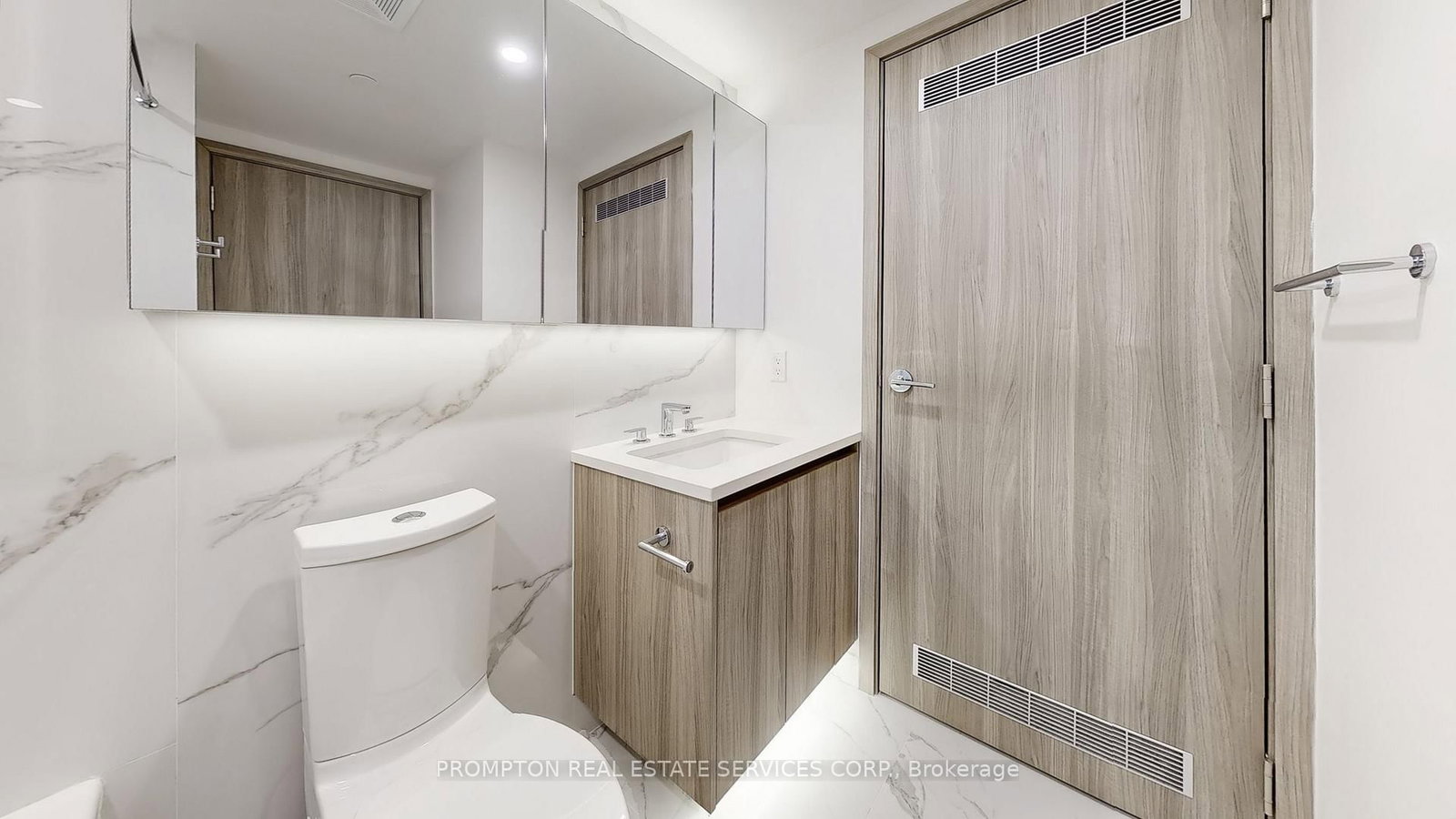 3 Concord Cityplace Way • #7007 • Toronto, ON photo 9