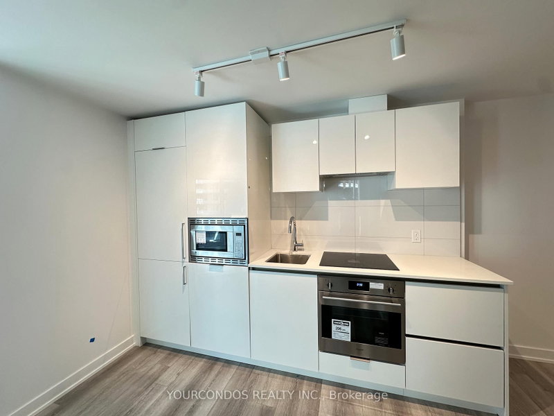 1728 - 230 SIMCOE Street