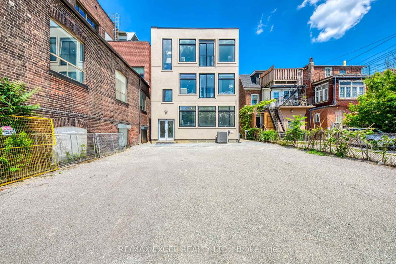 UNIT D - 923 COLLEGE Street