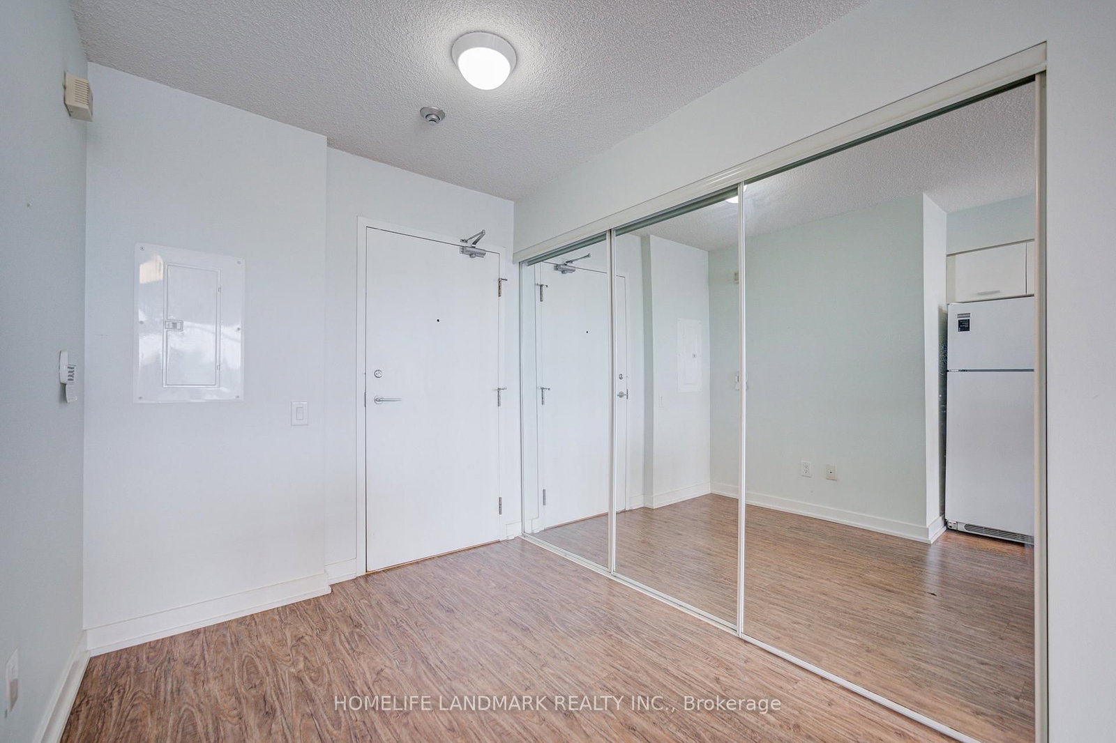 15 Singer Court • #305 • Toronto, ON photo 8