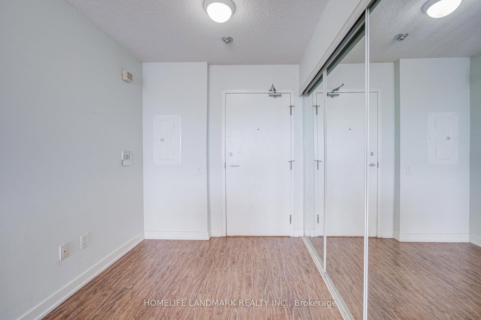 15 Singer Court • #305 • Toronto, ON photo 9