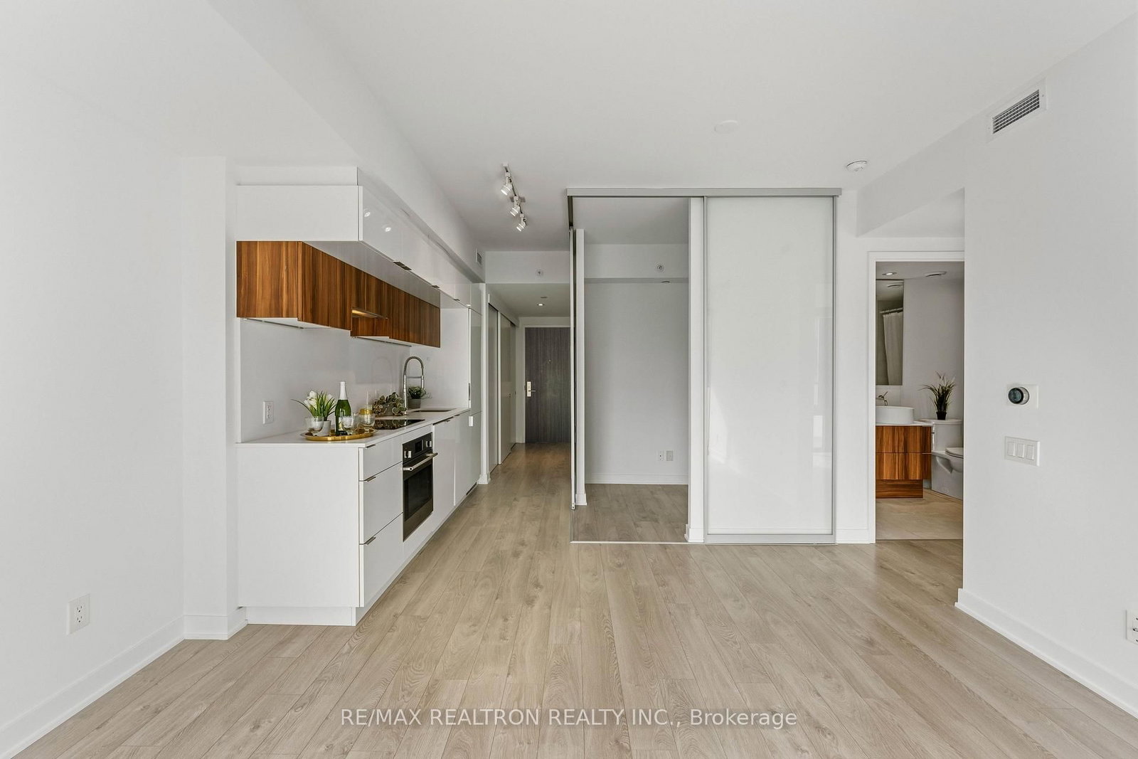 185 Roehampton Avenue • #510 • Toronto, ON photo 11