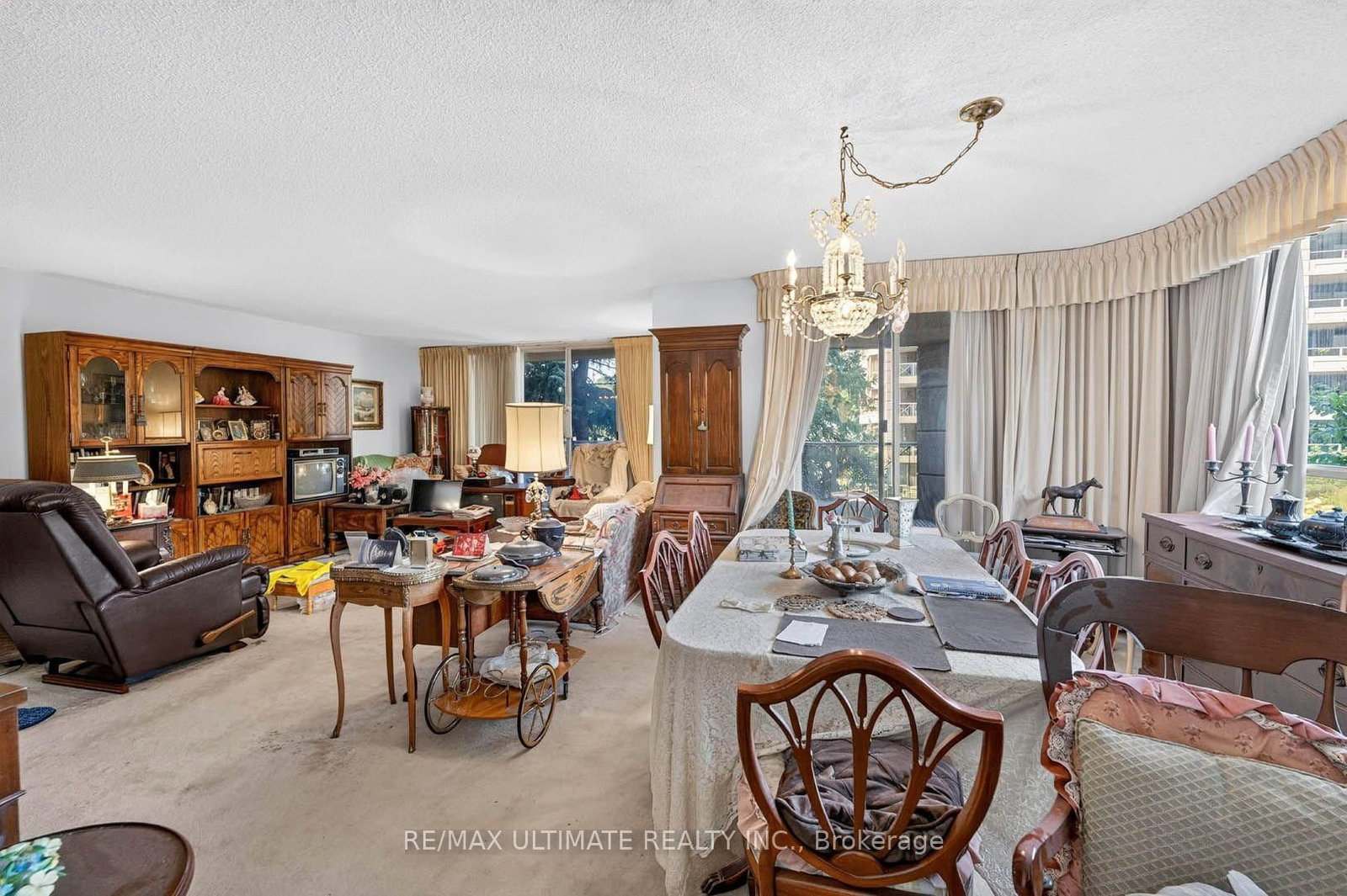 215 The Donway W • #218 • Toronto, ON photo 10