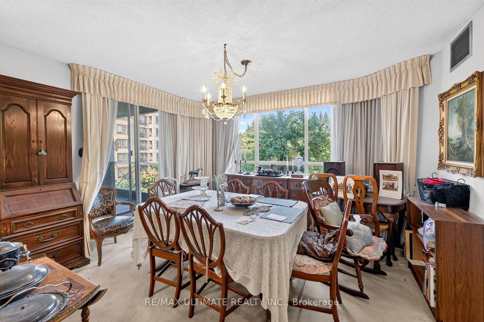 215 The Donway W • #218 • Toronto, ON photo 11