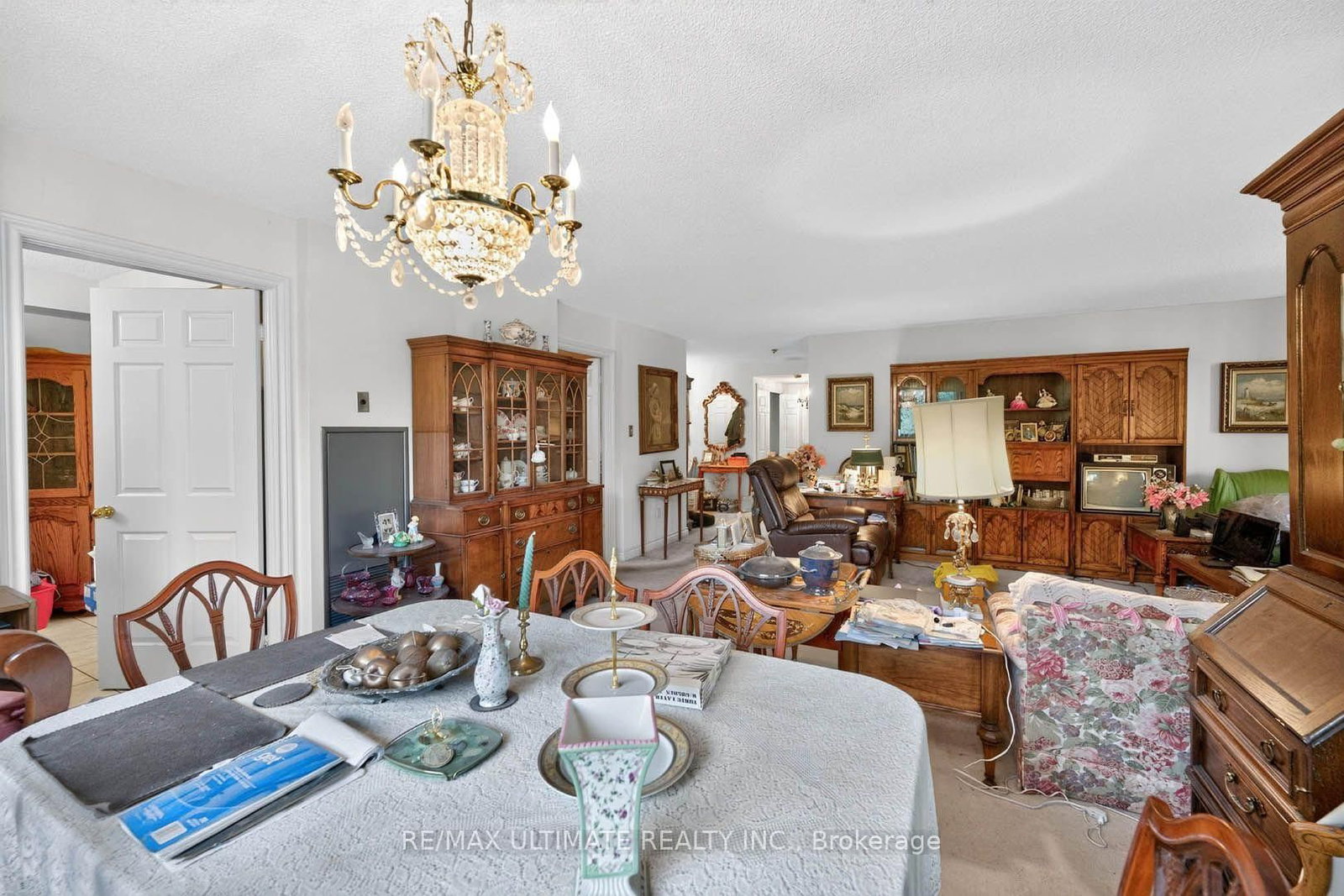 215 The Donway W • #218 • Toronto, ON photo 13