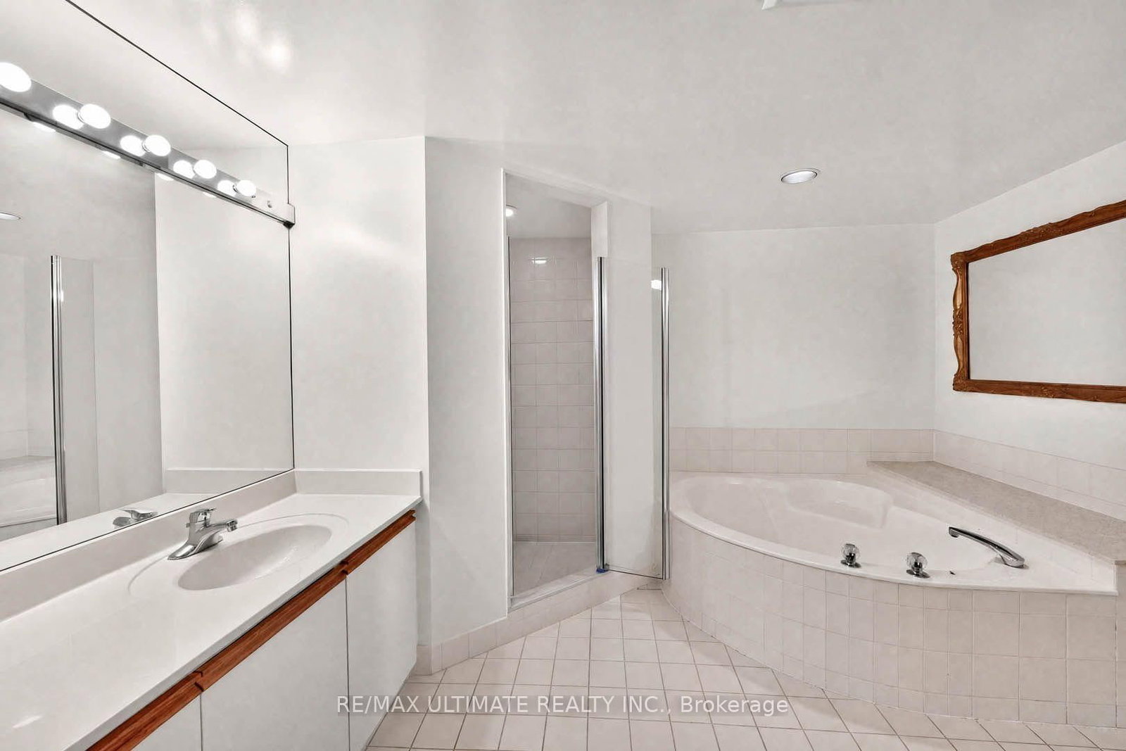 215 The Donway W • #218 • Toronto, ON photo 23