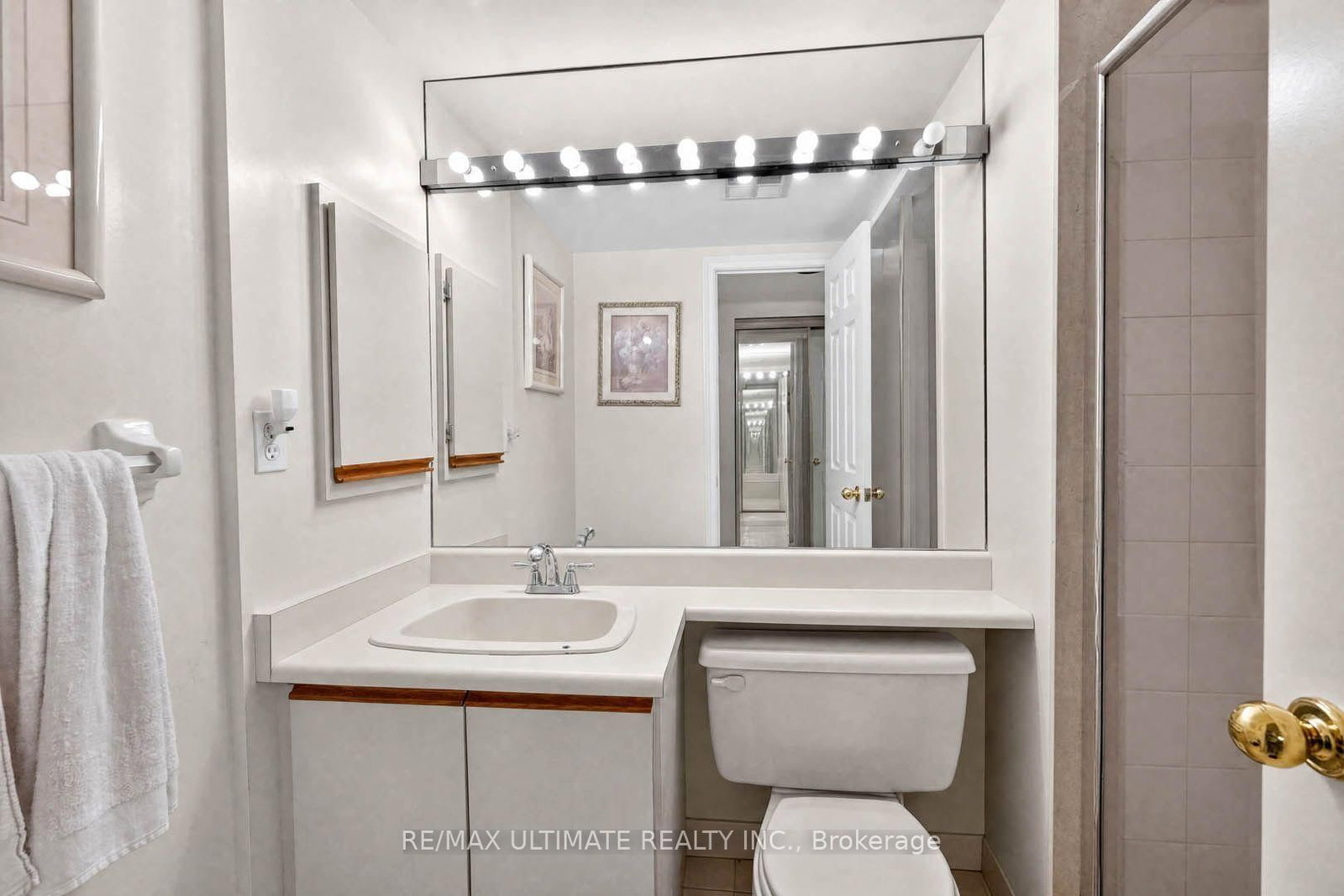 215 The Donway W • #218 • Toronto, ON photo 32