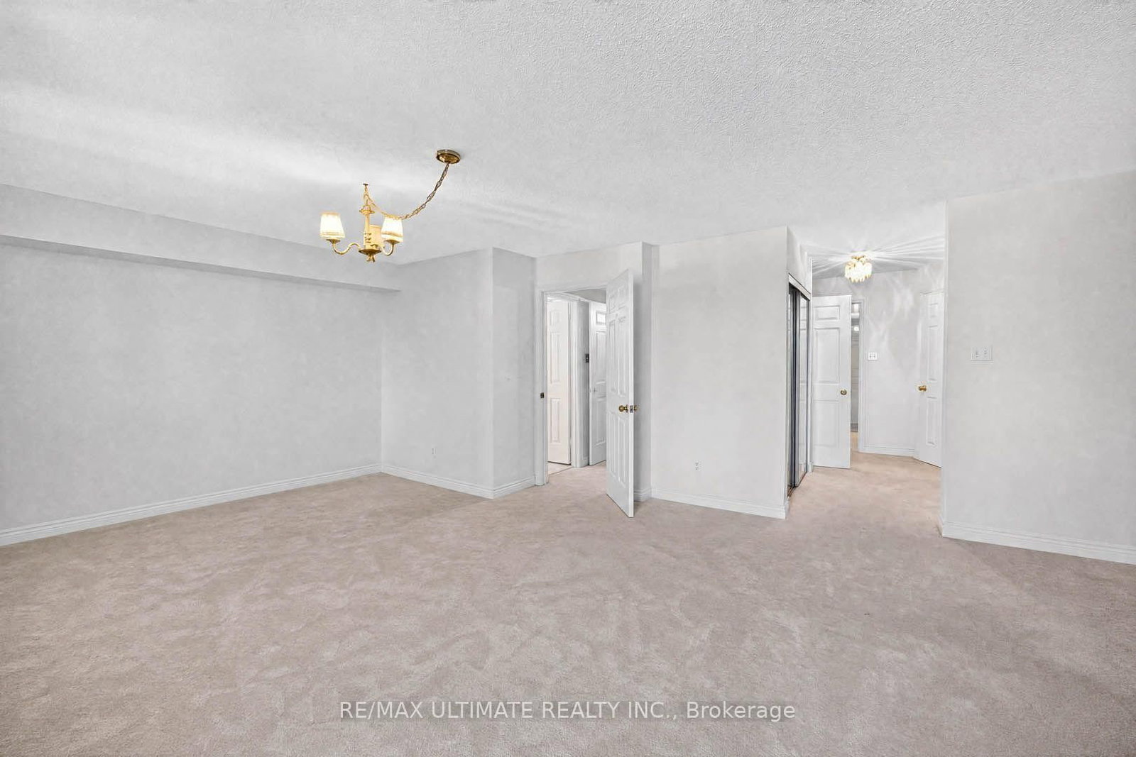 215 The Donway W • #218 • Toronto, ON photo 34