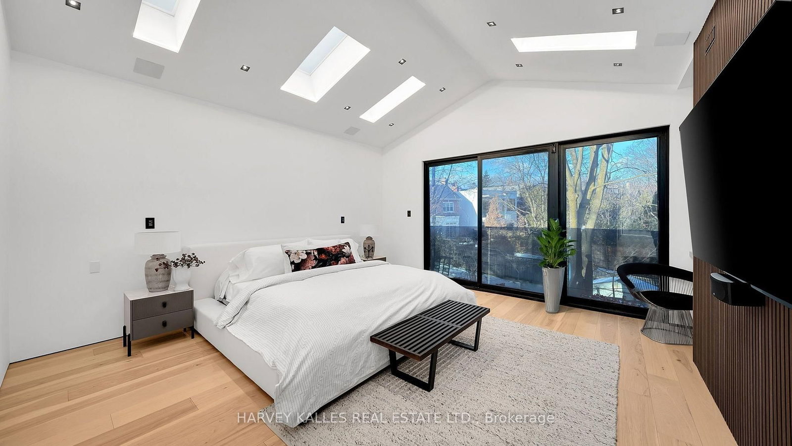 4 Douglas Crescent • Toronto, ON photo 11