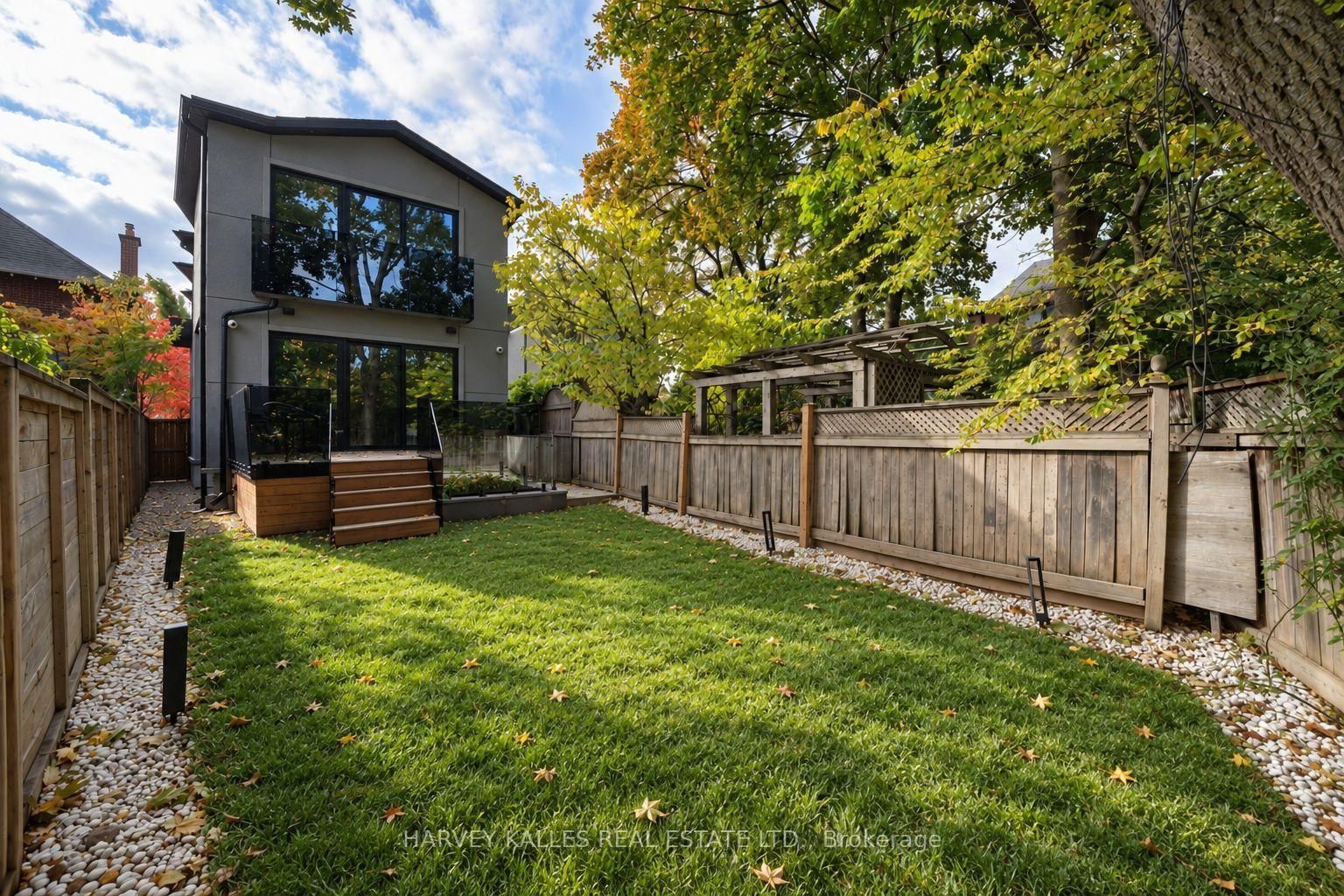 4 Douglas Crescent • Toronto, ON photo 30