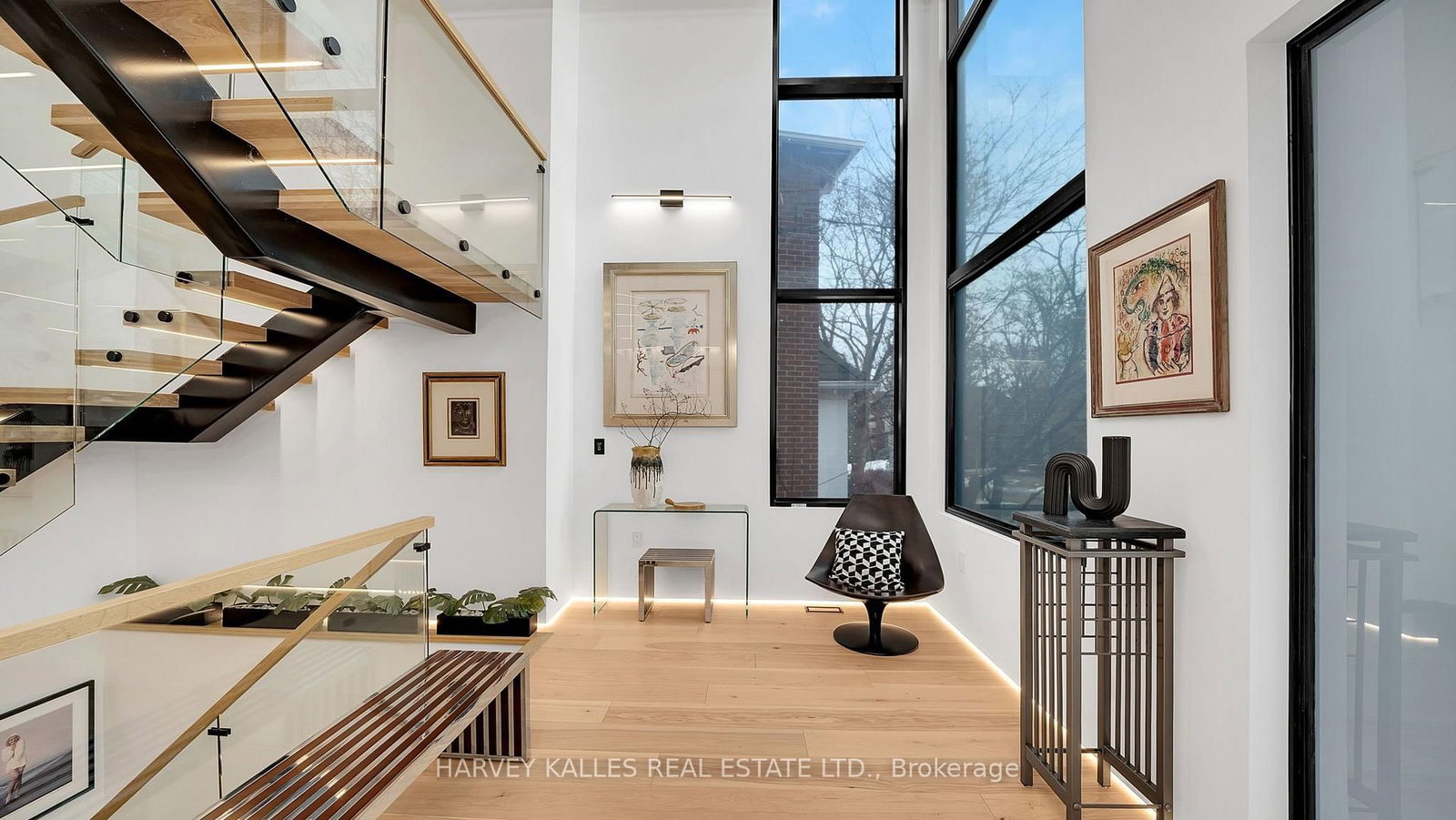 4 Douglas Crescent • Toronto, ON photo 4
