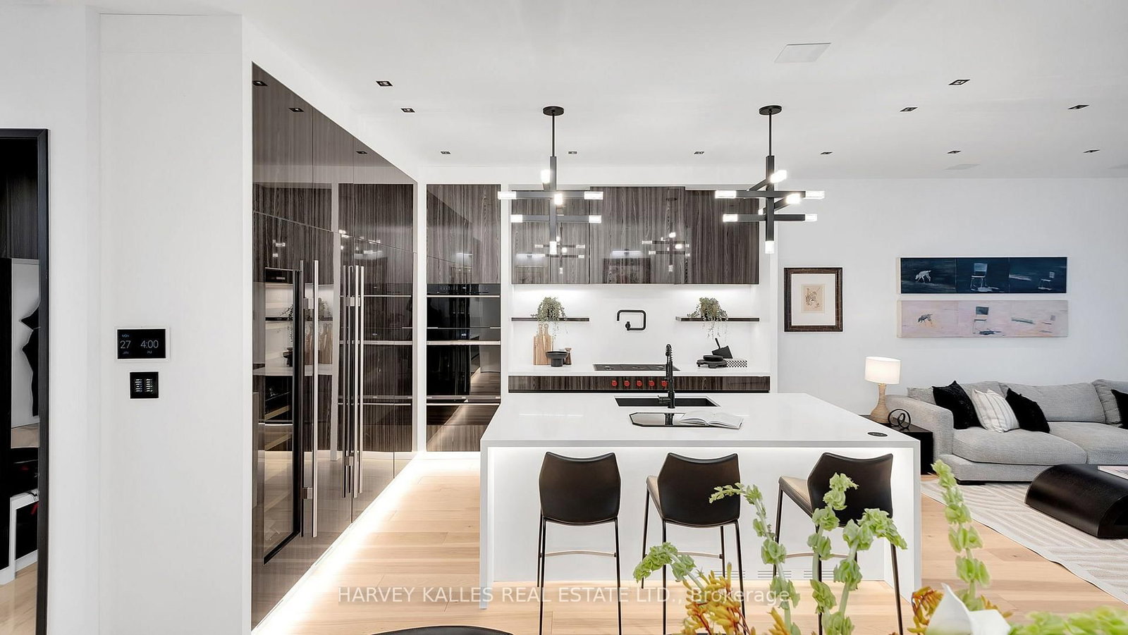 4 Douglas Crescent • Toronto, ON photo 6