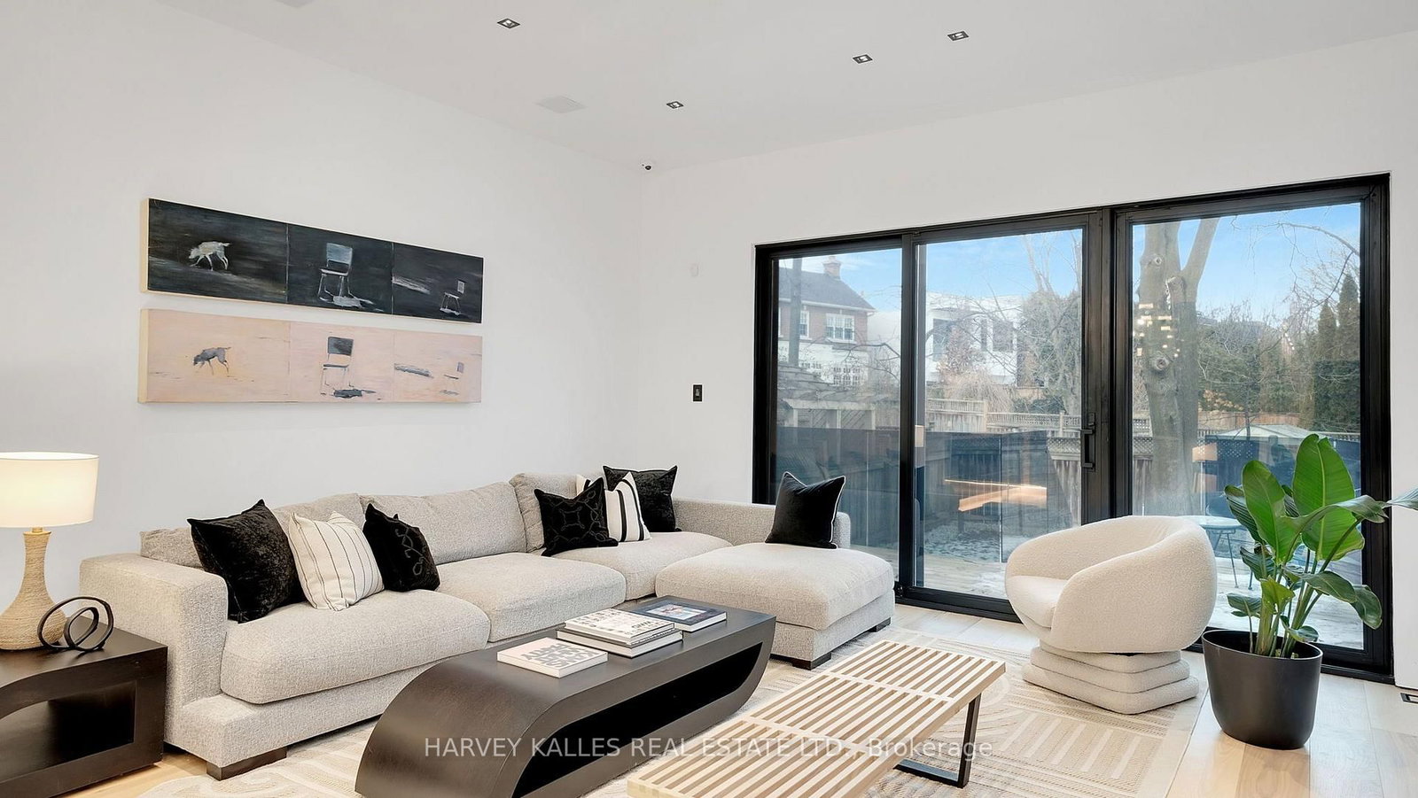 4 Douglas Crescent • Toronto, ON photo 8