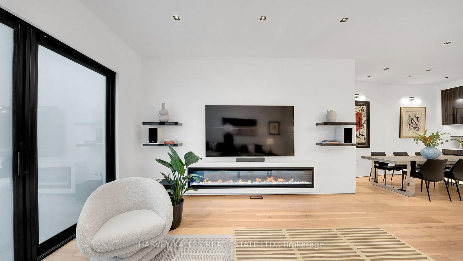 4 Douglas Crescent • Toronto, ON photo 9
