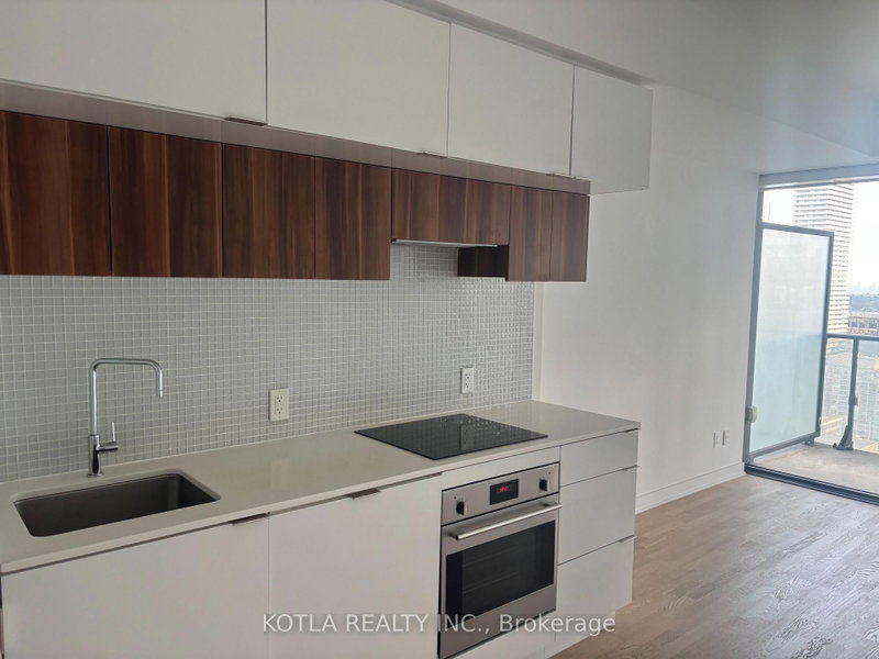 2811 - 185 Roehampton Avenue W