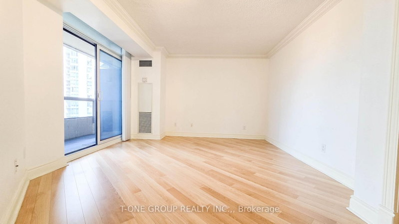 1729 - 15 Northtown Way