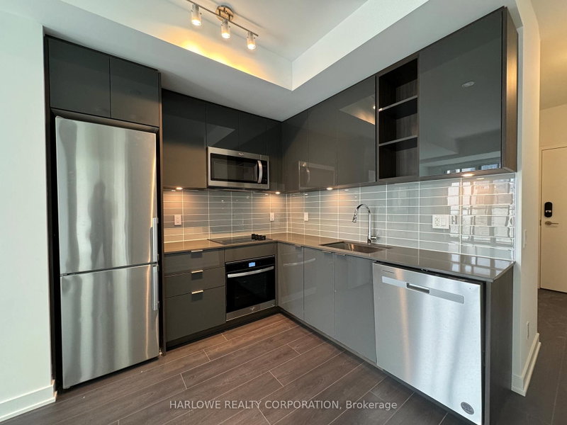 631 - 543 Richmond Street W