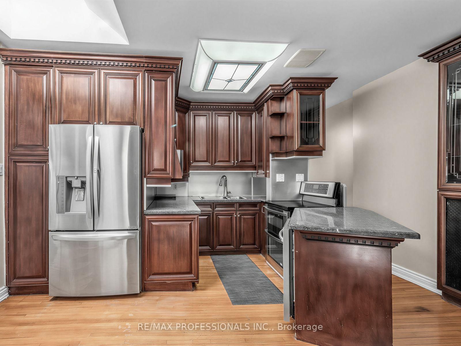 168 Markham Street • Toronto, ON photo 12