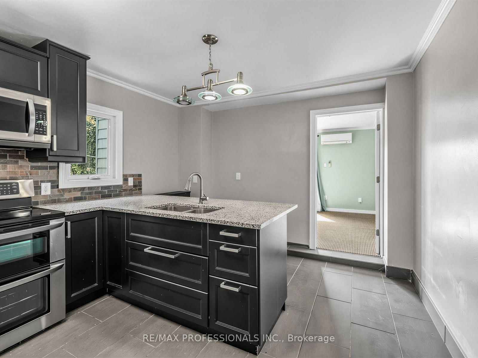 168 Markham Street • Toronto, ON photo 26