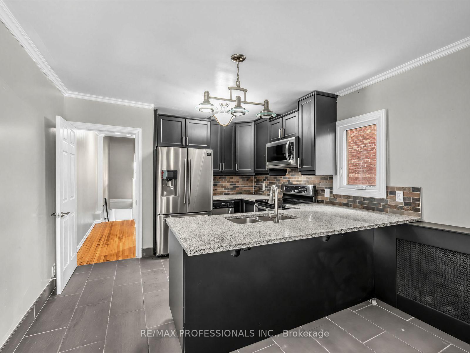 168 Markham Street • Toronto, ON photo 27
