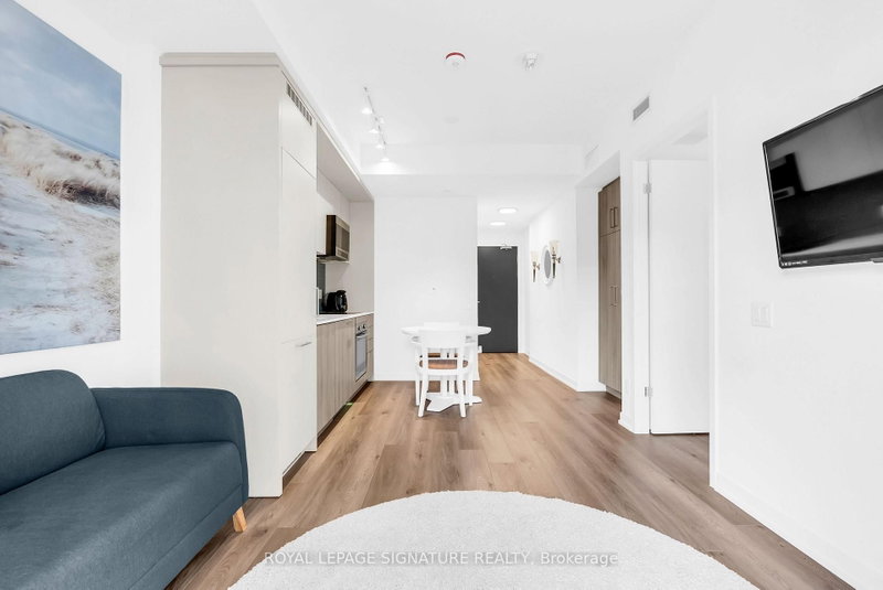 212 - 863 St. Clair Avenue W