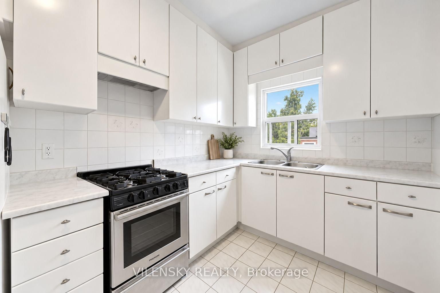 41 Lakeview Avenue • Toronto, ON photo 13